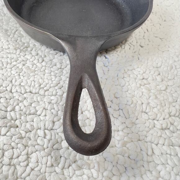 Lodge 6.5" Cast Iron Skillet 3SK Made in USA Double Pour Spout Camping Hiking - Picture 3 of 9